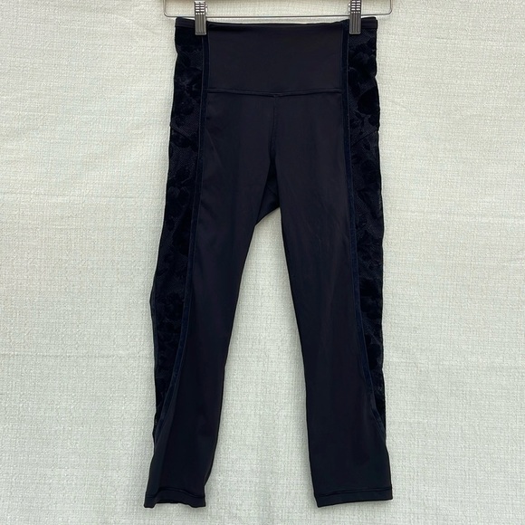 Lululemon Wunder Under Crop High-Rise Flocked 21" Black/Scatter Floral Size 2 - Picture 3 of 13